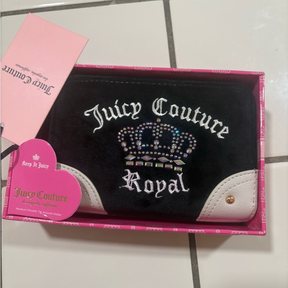 Juicy Couture Black and Cream Zip Wallet